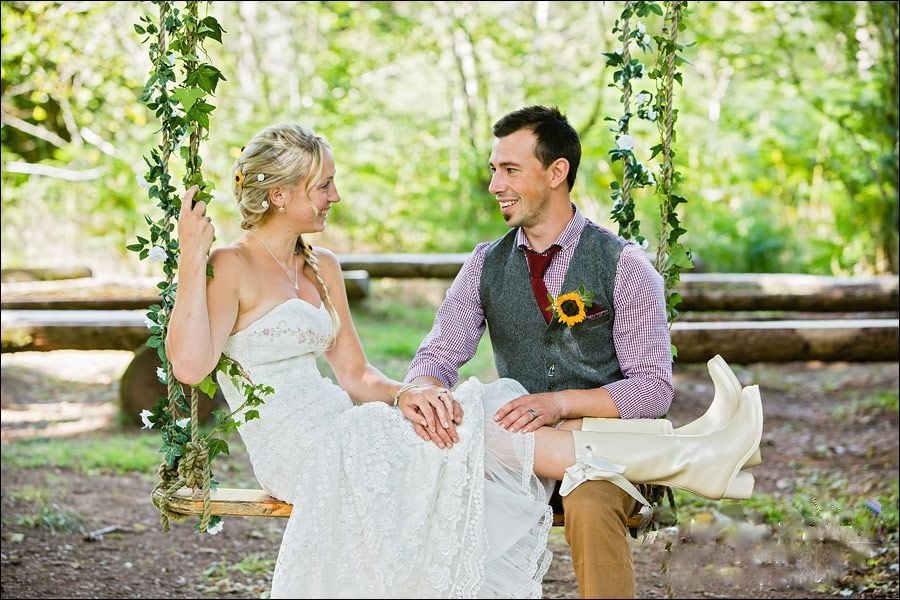 Wellie brides at the swing under the oak tree